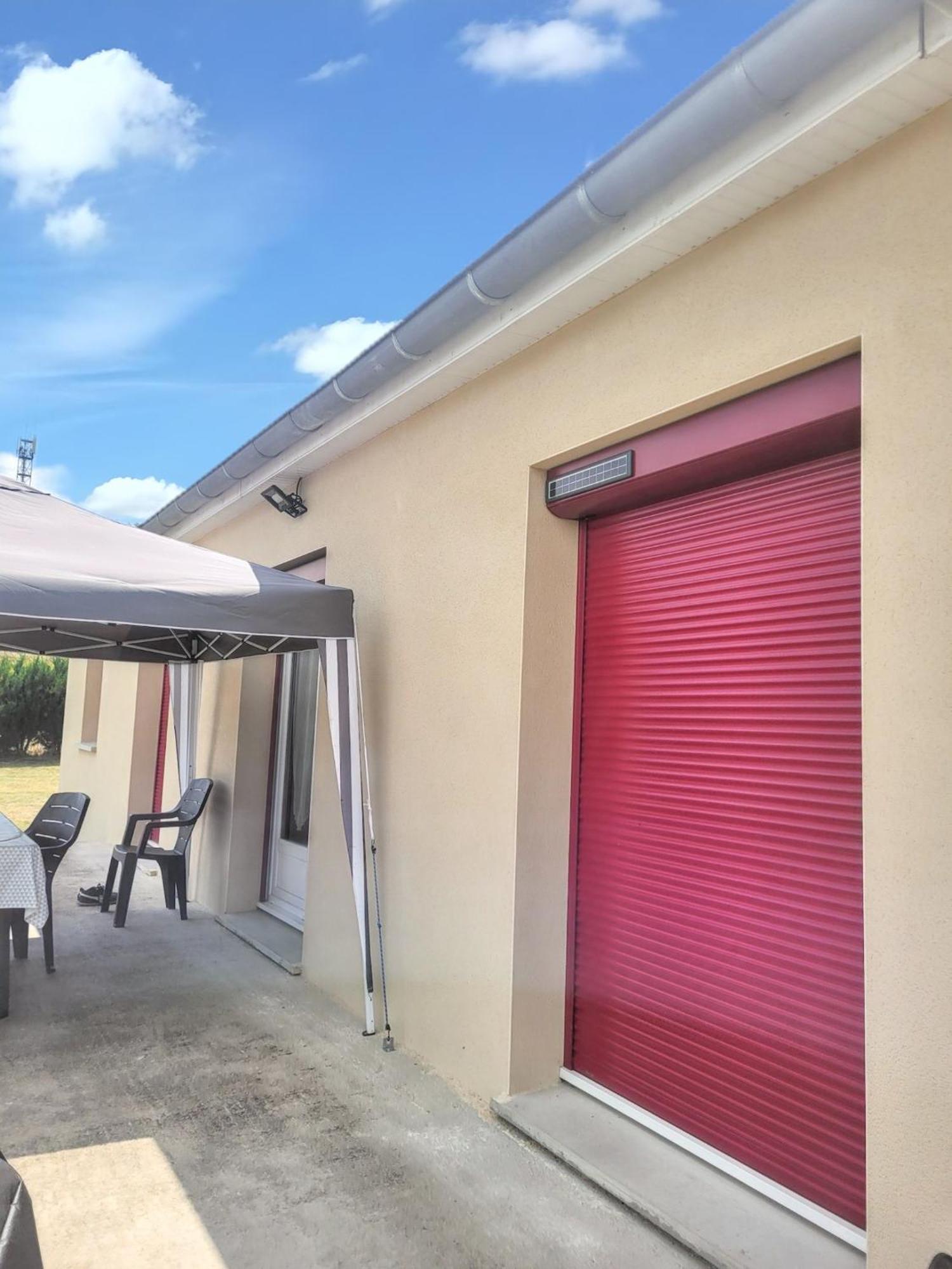 Maison Chaleureuse A Sully Avec Vue Sur La Montagne Esterno foto