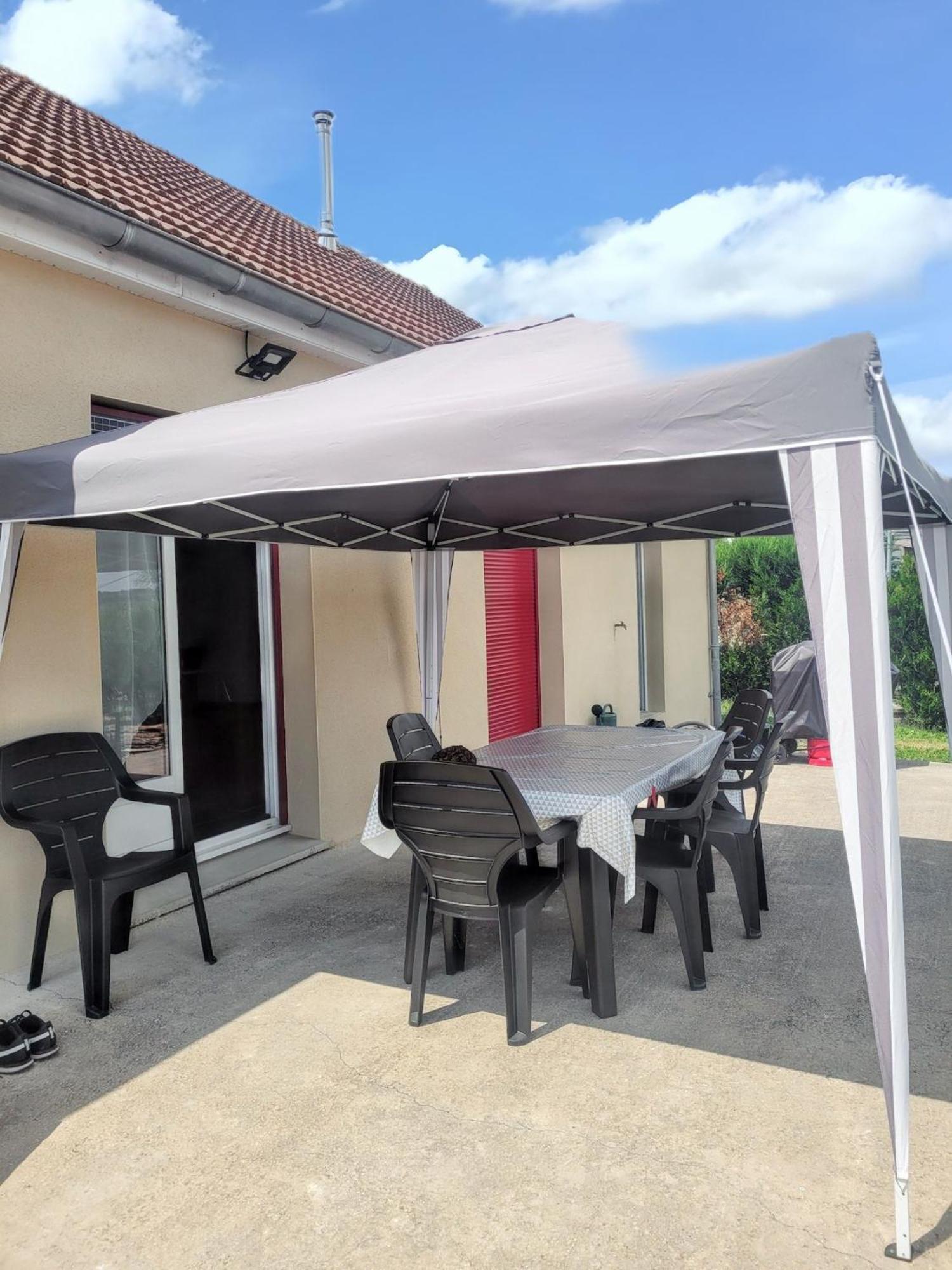 Maison Chaleureuse A Sully Avec Vue Sur La Montagne Esterno foto